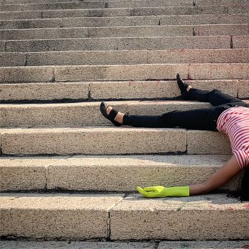 Alejandra-Alarcón-muriendo-en-lugares-importantes-fotografía-digital-el-angel-México