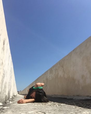 Alejandra-Alarcón-muriendo-en-lugares-importantes-fotografía-digital-fuerte-pirata-Campeche-méxico-2017jpg