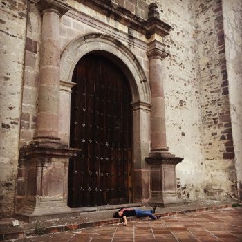 Alejandra-Alarcón-muriendo-en-lugares-importantes-fotografía-digital-méxico-2020