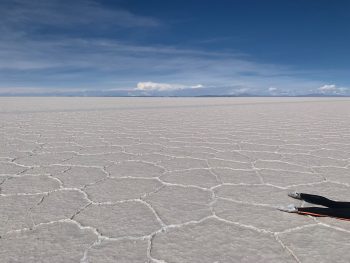 Alejandra-Alarcón-muriendo-en-lugares-importantes-fotografía-digital-salar-de-uyuni-2-Bolivia-2020