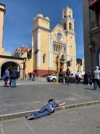Alejandra-Alarcón-muriendo-en-lugares-importantes-fotografía-digitalj-Jalapa-México-2019
