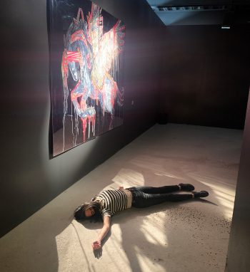 muriendo_en_lugares_importantes_Alejandra_Alarcón12